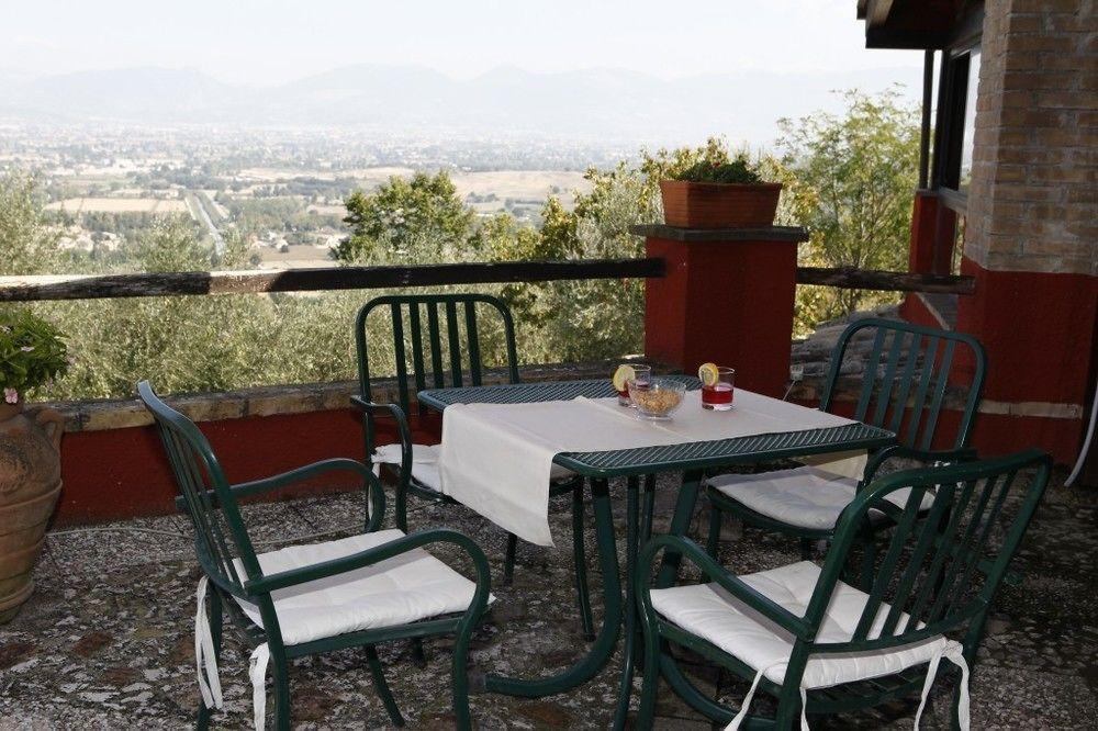 Il Poggio Dei Pettirossi Hotell Bevagna Exteriör bild