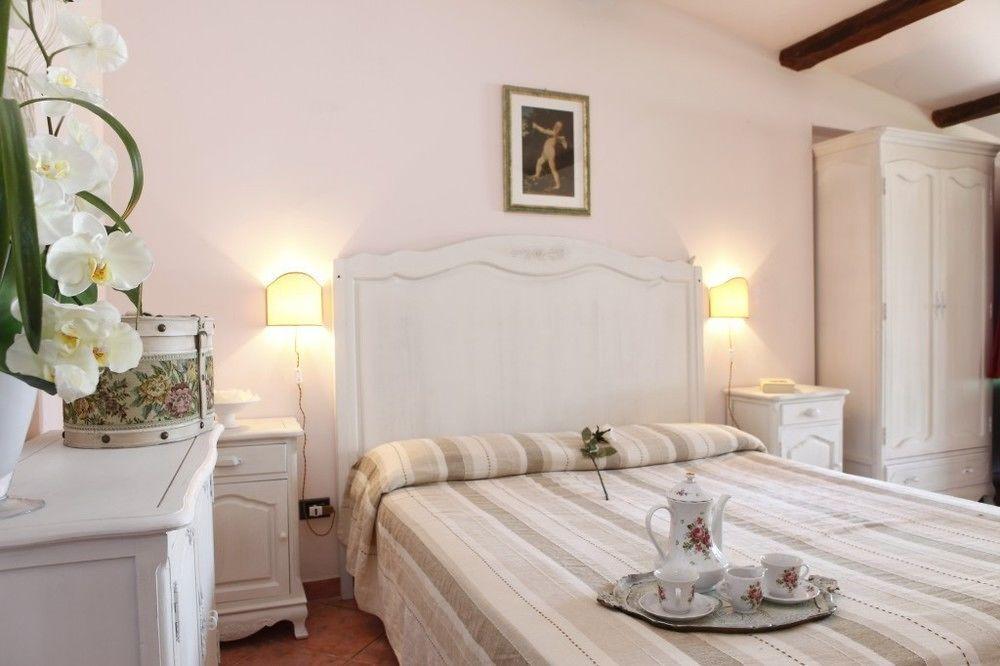 Il Poggio Dei Pettirossi Hotell Bevagna Exteriör bild