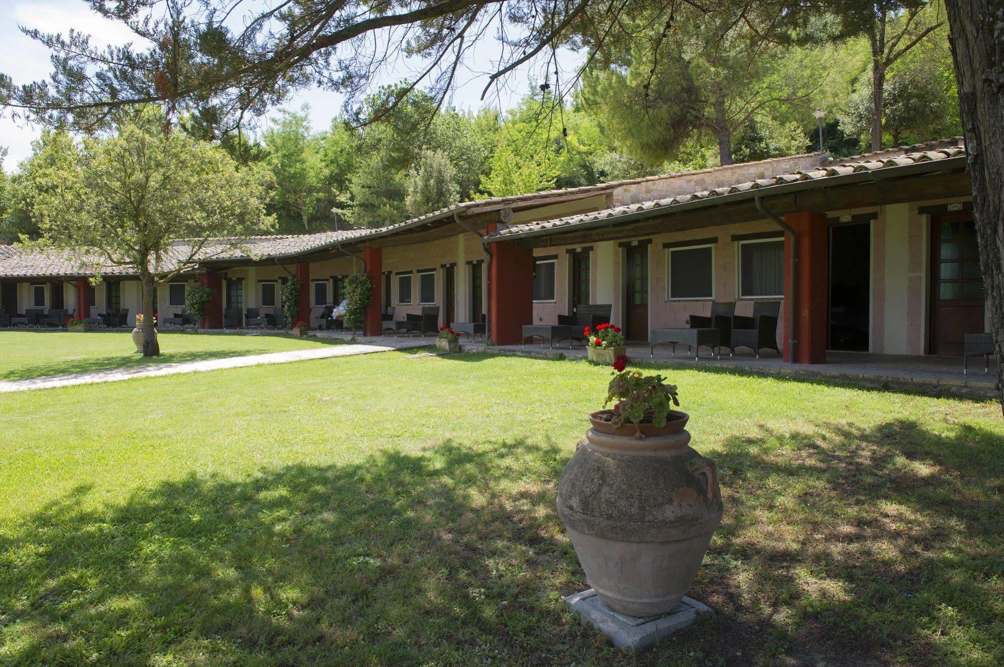 Il Poggio Dei Pettirossi Hotell Bevagna Exteriör bild