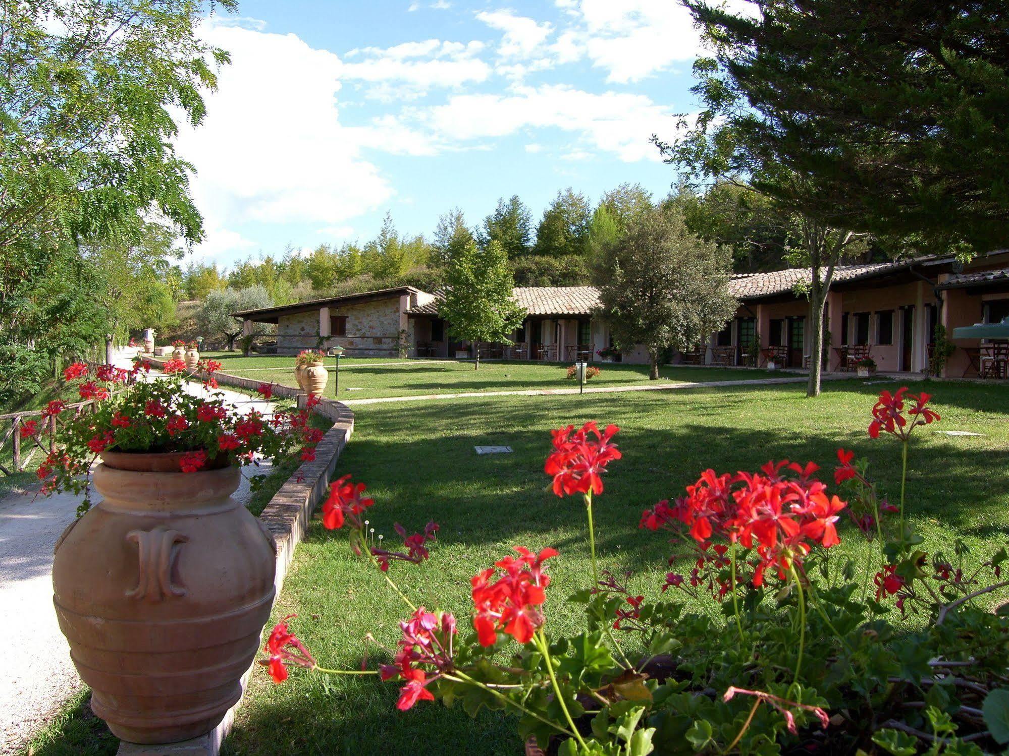 Il Poggio Dei Pettirossi Hotell Bevagna Exteriör bild