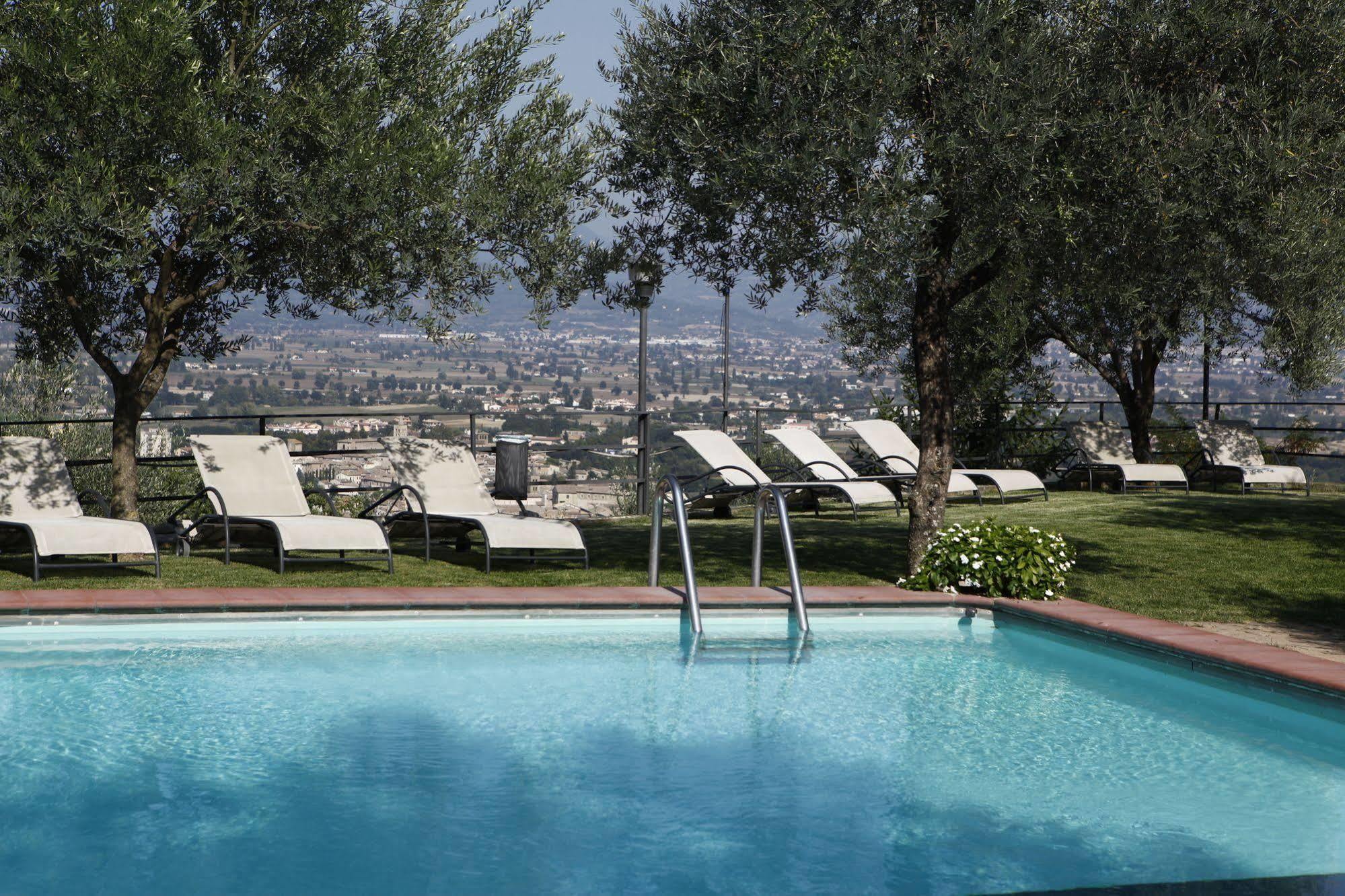 Il Poggio Dei Pettirossi Hotell Bevagna Exteriör bild