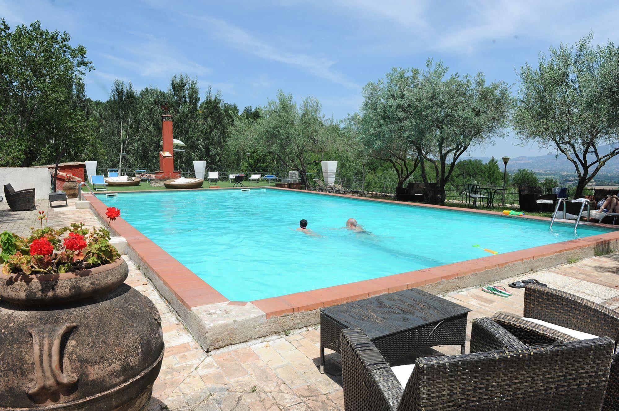 Il Poggio Dei Pettirossi Hotell Bevagna Exteriör bild