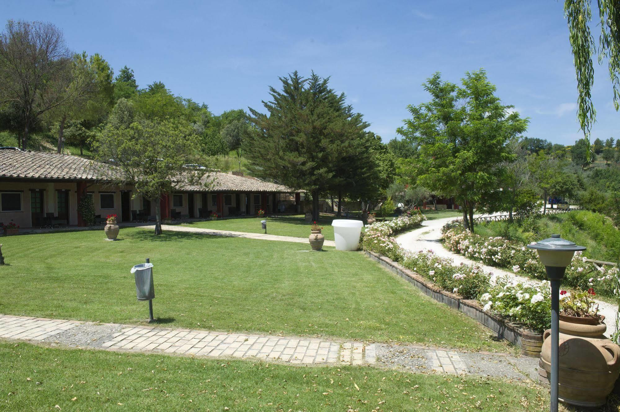 Il Poggio Dei Pettirossi Hotell Bevagna Exteriör bild
